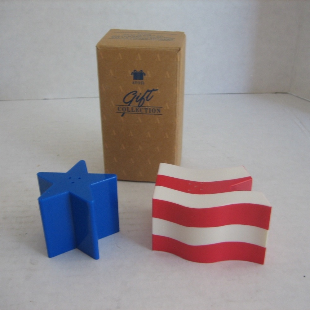 Avon Star Spangled Plastic Red/White/Blue Salt & Pepper Shaker Set Star/Flag NW